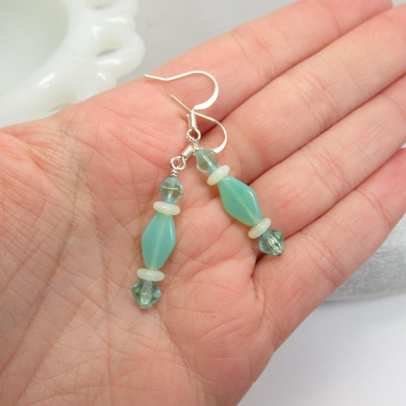 Uranium glass bead earrings - Picture 5 of 11